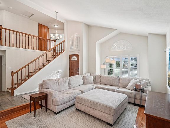 5th image of 301 Portsmouth Avenue