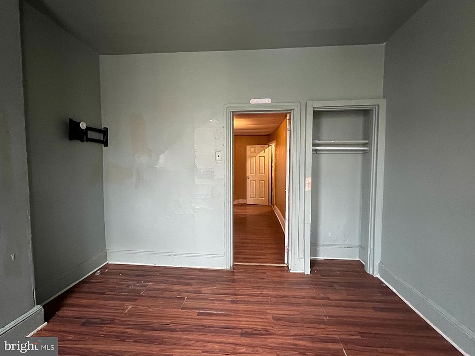 2nd image of 2074 E Clementine St