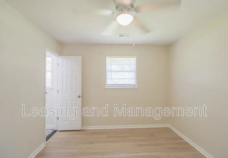 305 Millcreek Dr — Photo 11