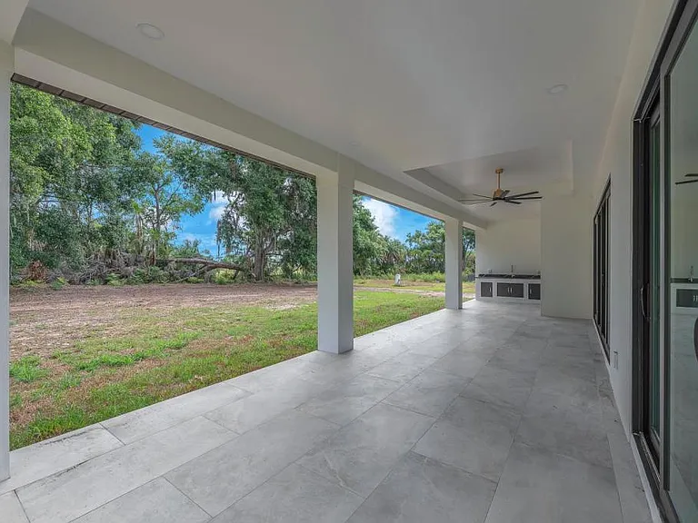 11921 Fort King Hwy — Photo 33