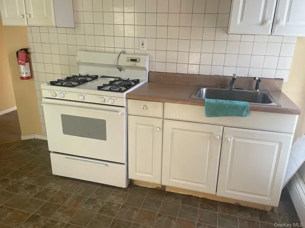 44 Broad St, Middletown, NY 10940