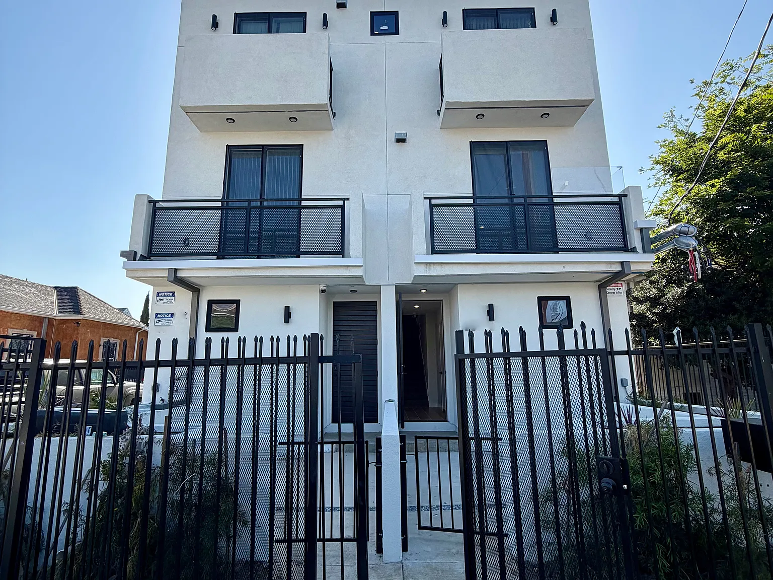 3 bed, 1374 sqft, $3,437 — Photo 1