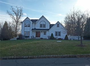 48 Country Holw, Highland Mills, NY