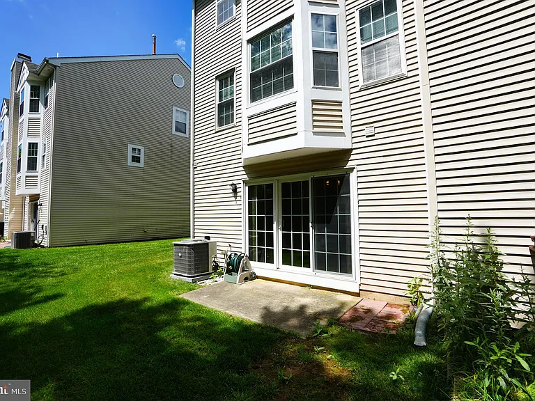 2005 Harvard Dr — Photo 21
