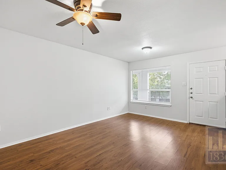 1514 Parker Ln #102 — Photo 3