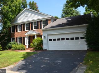 7585 Seabrook Ln, Springfield, VA 22153