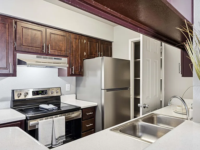 Sorrento Apartments — Photo 40