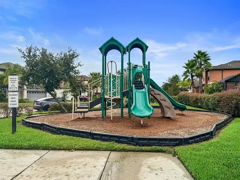 11016 Tahiti Isle Ln — Photo 40