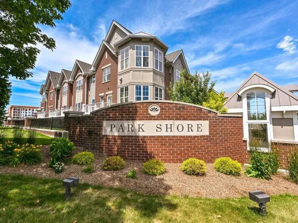 3930 S Lake DRIVE #303, Saint Francis, WI 53235
