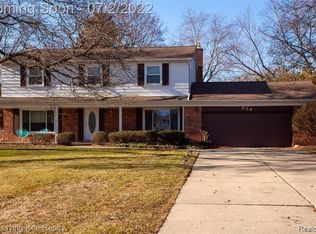 934 Spartan Ct, Rochester Hills, MI 48309