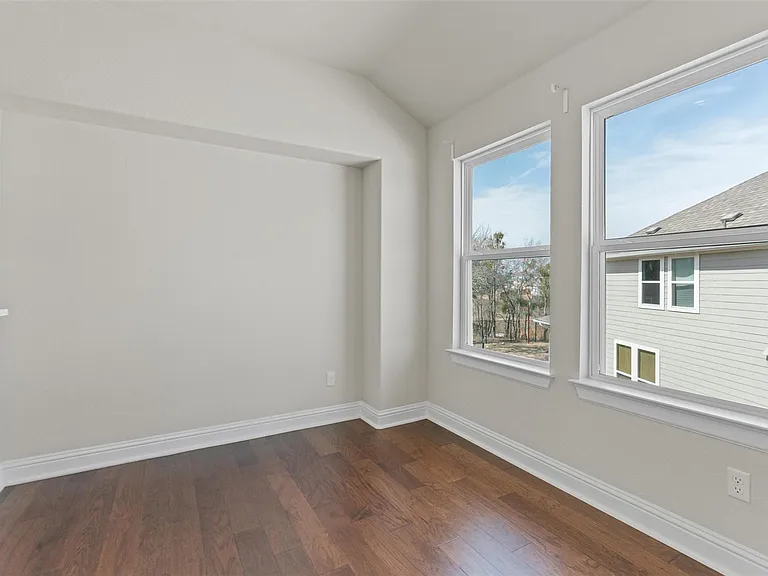 205 Riverhill Cv — Photo 27