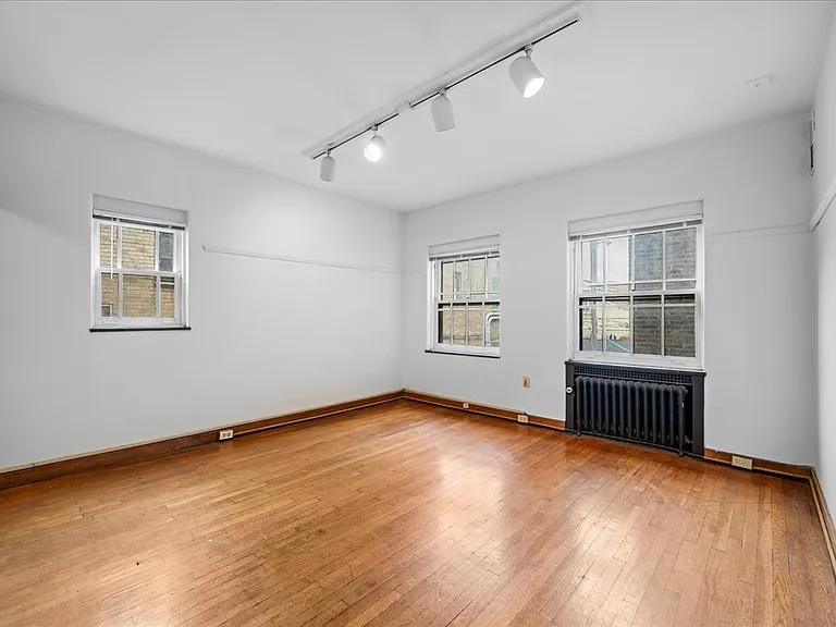 342 S Highland Ave #11B — Photo 13