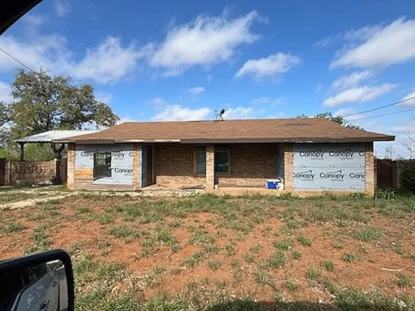 703 N Pine St, Pearsall, TX 78061