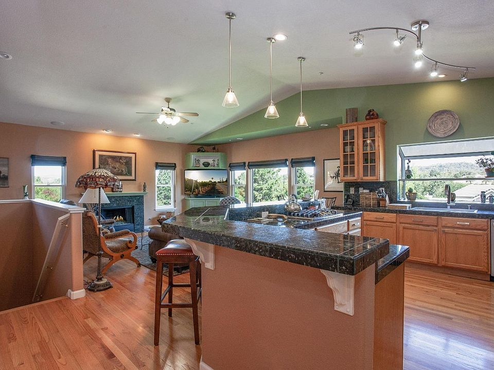1st image of 103 Quarry Dr