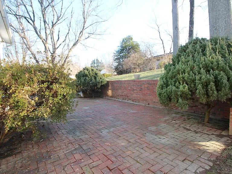 316 Patrick St SW — Photo 29