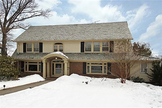 3rd image of 46 Crest Dr