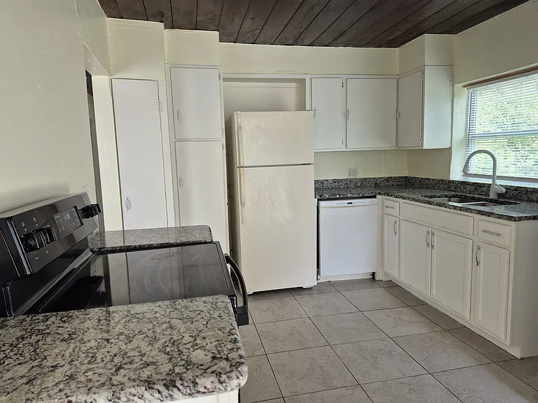 616 S Kentucky Ave — Photo 9