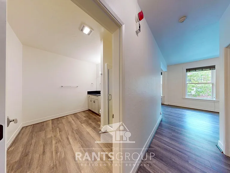 Thompson Apartments — Photo 34