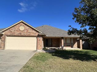 1633 SW 32nd St, Moore, OK 73160