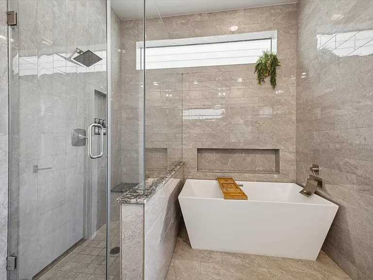 1117 Paige St — Photo 17