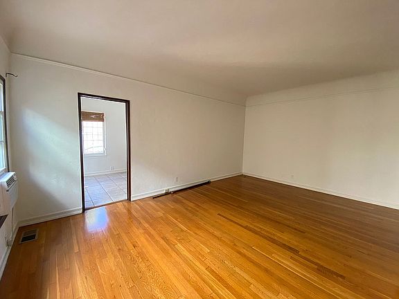 3rd image of 444 N Sycamore Ave APT 3