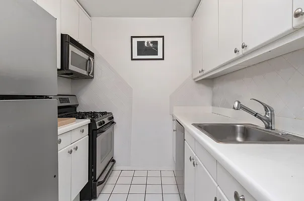 Rented by Compass | media 9