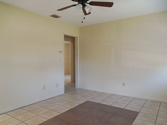 3rd image of 1044 Pineview Pl