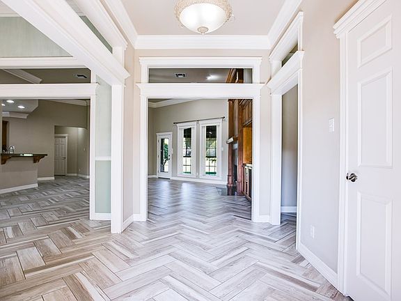 5th image of 4809 N Bentwood Dr