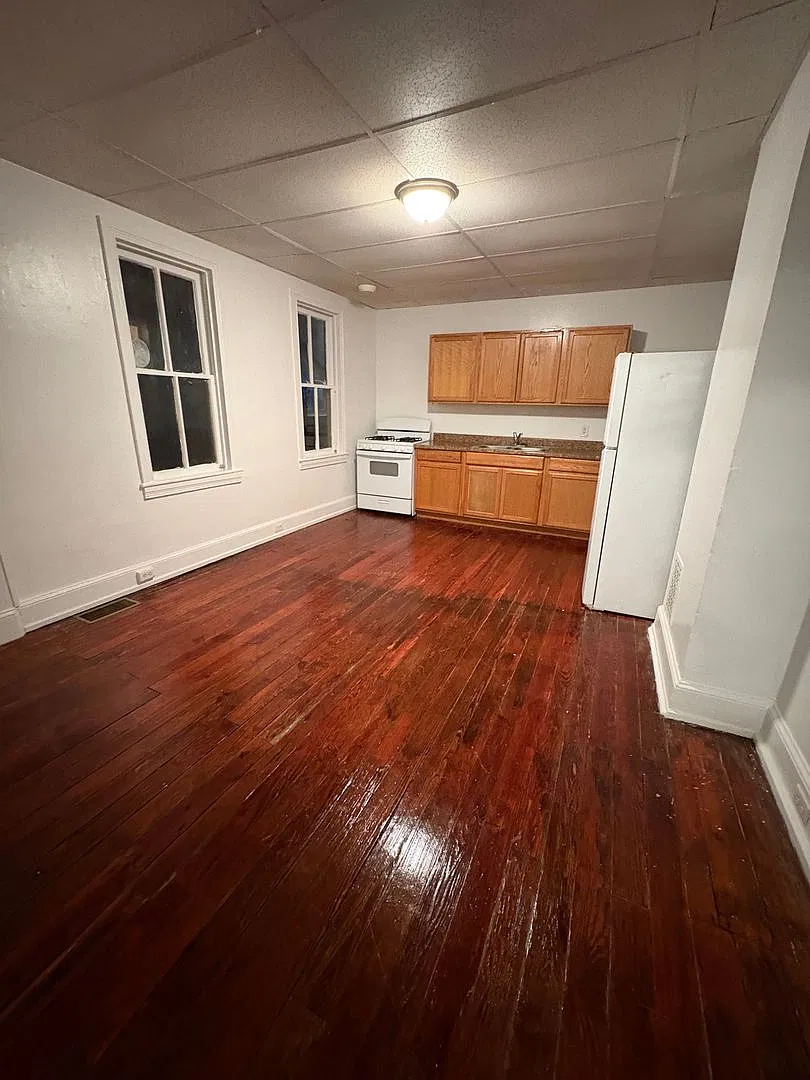2nd/3rd Floor 3 Bedroom Convenient Downtown Location York City SD — Photo 3