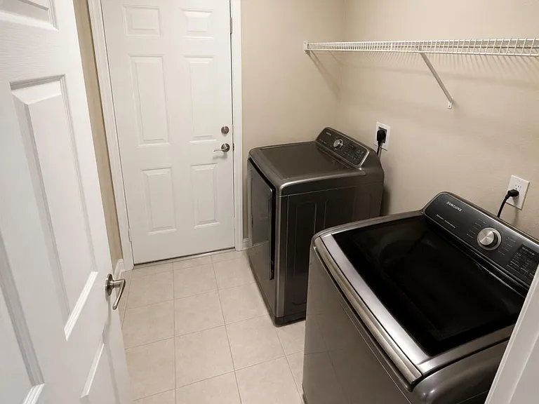 1481 SW Jacksonville Ave — Photo 8