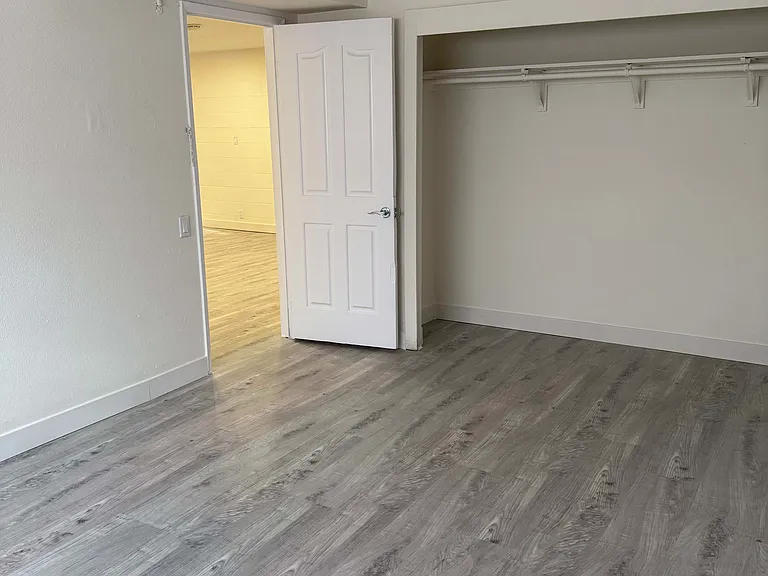 2913 Stewart Ave #4 — Photo 2