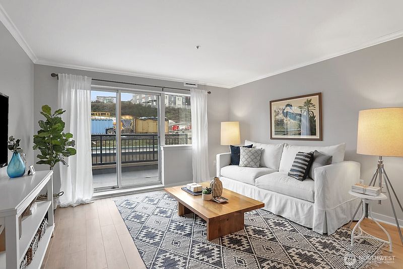 2nd image of 321 10th Avenue S #604