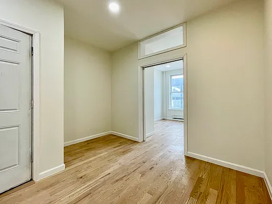 Rented by Apartmint Realty Group | media 9