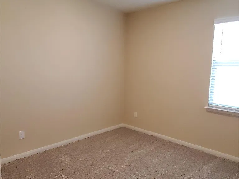 1911 Lilac Dr — Photo 1