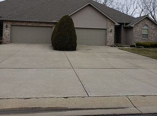 3057 Creekwood Cir, Bay City, MI 48706