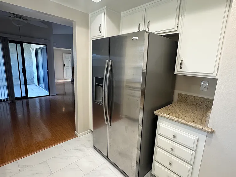 Lots of cabinets and drawers in kitchen