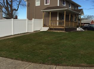 380 Raft Ave, Holbrook, NY 11741