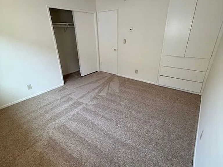 11813 Iowa Ave — Photo 25