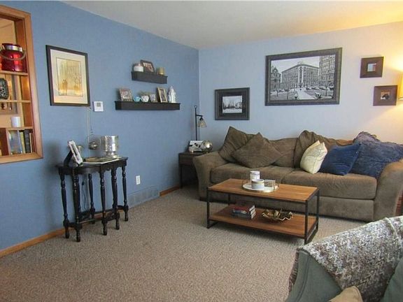 3rd image of 105 Cantwell Dr