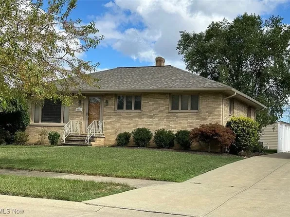 9912 Richard Dr, Brooklyn, OH 44144