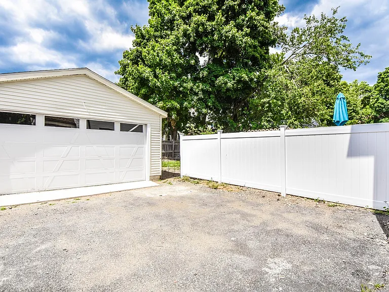 36 Whittier Rd — Photo 42