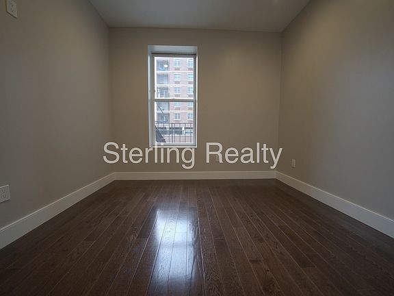 4th image of 27-24 Hoyt Ave S #B2