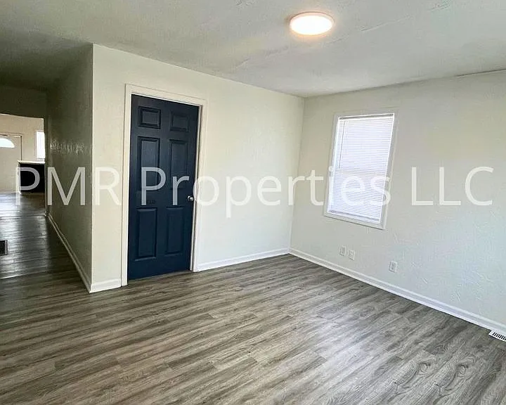 1011 7th Ave — Photo 7