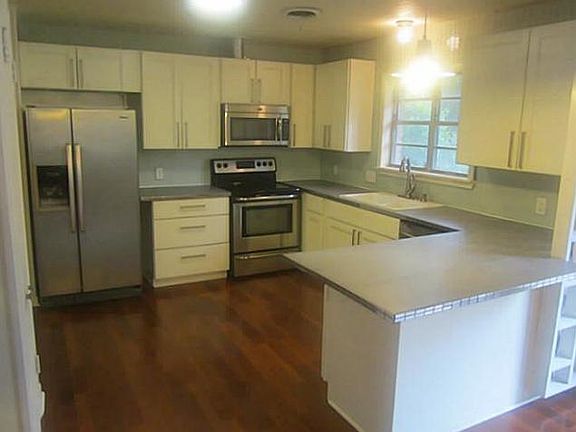 3rd image of 1800 Smith Ln