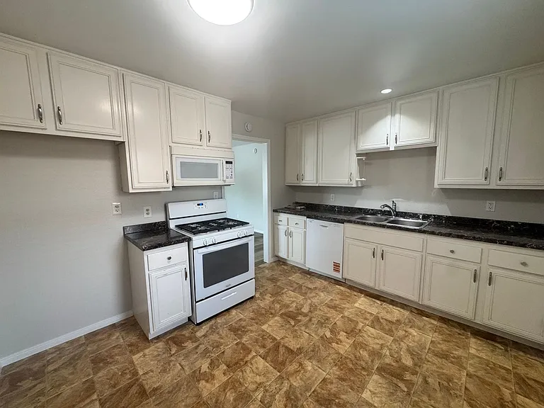 6150-52 Horton Dr — Photo 7