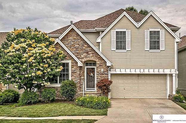 1st image of 912 S 188th Ct