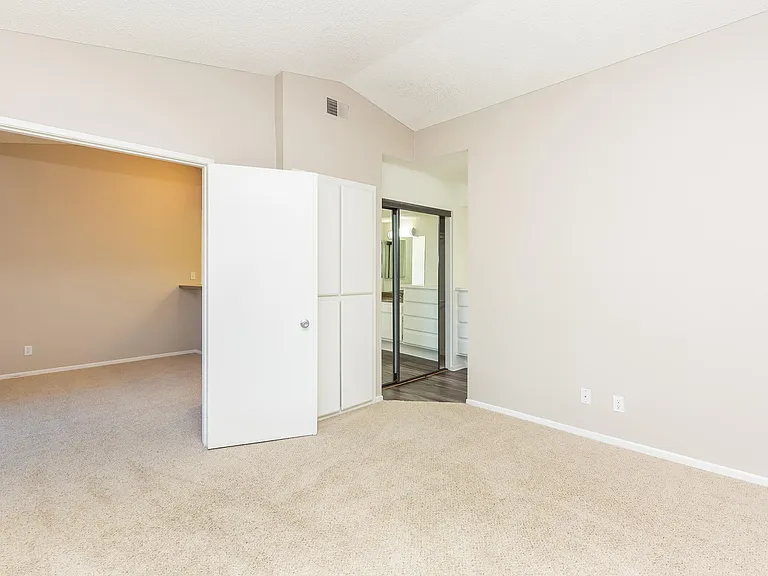 Emerald Court Apartment Homes — Photo 18