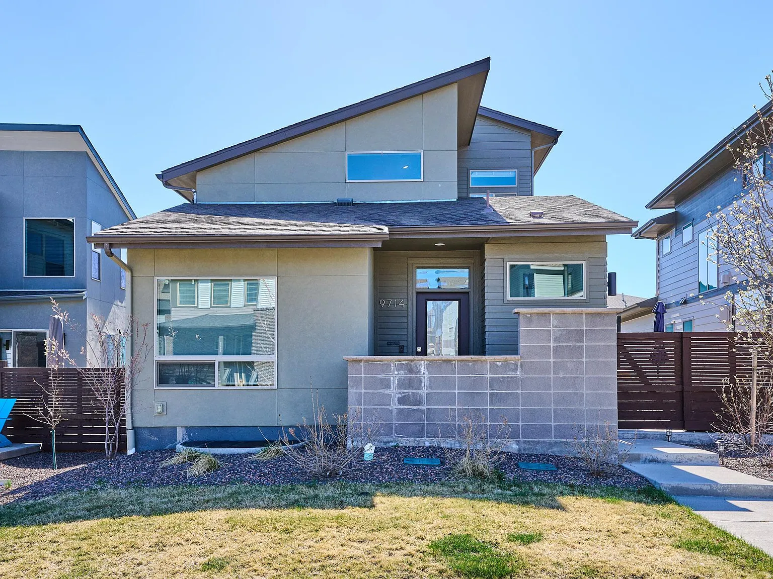 9714 Bennett Peak St — Photo 2