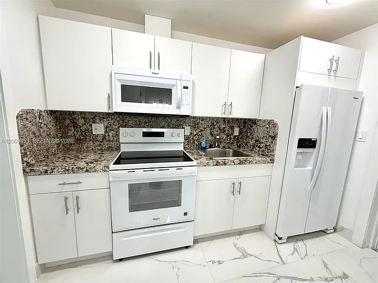 931 SW 82nd Ave #3 — Photo 2
