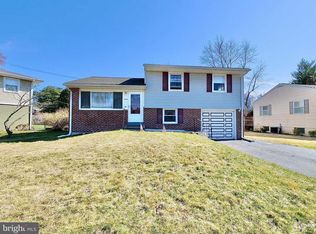 1102 Brookwood Ln, Secane, PA 19018
